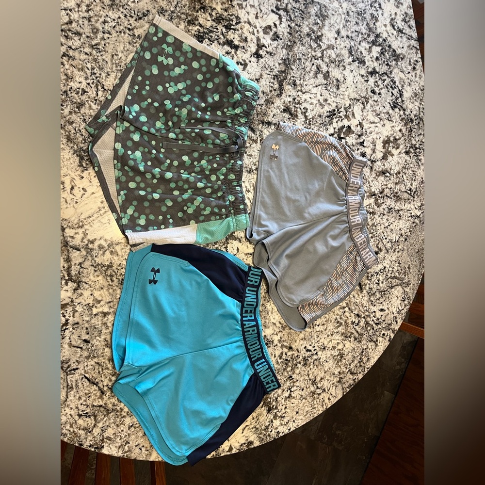 Girls YXL UA shorts